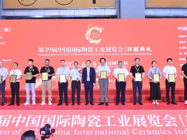 昌南文化董事长付碧林荣获“2024年中国轻工陶瓷行业数字化转型先进个人”